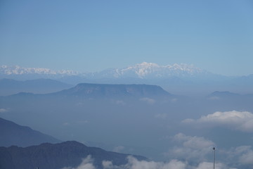 屋瓦山和雪山