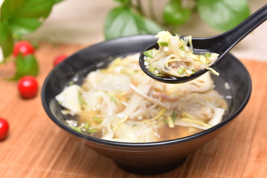 雞湯餛飩
