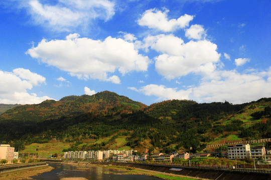 滎經(jīng)經(jīng)河黃家村五里山秋色