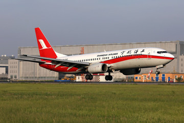 上海航空飛機落地