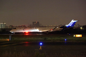 華夏航空飛機(jī)夜航