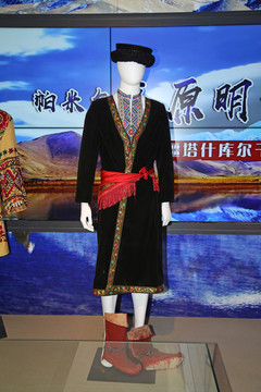 塔吉克族服飾