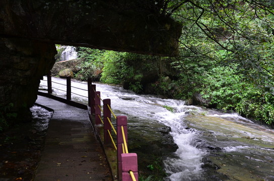 山澗溪流
