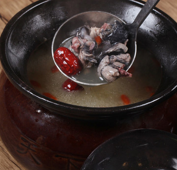 人參煨烏雞湯