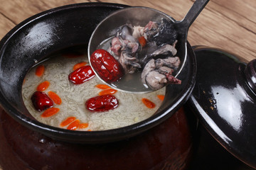 人參煨烏雞湯