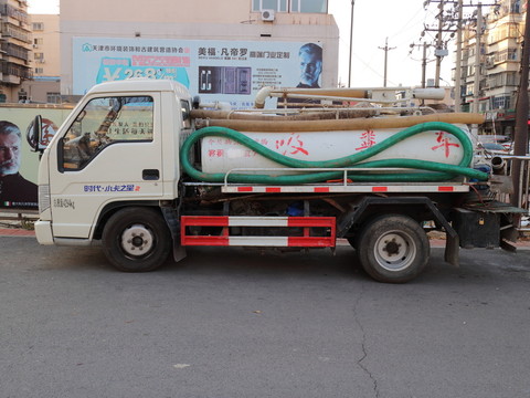 吸糞車