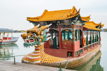 頤和園龍船特寫(xiě)