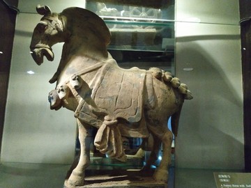 唐陶鞍馬