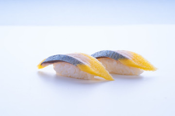 黃希鯪魚壽司