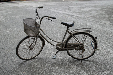 舊款女式自行車