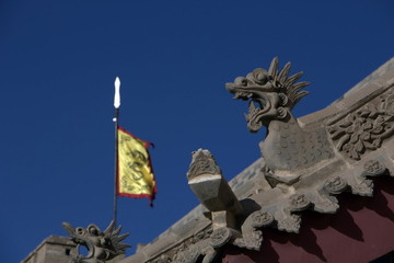 龍威莫來(lái)侵犯