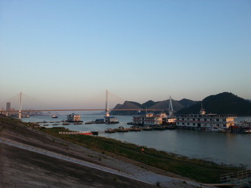 三峽江景
