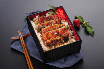 蒲燒鰻魚飯
