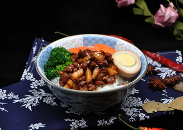 鹵肉飯