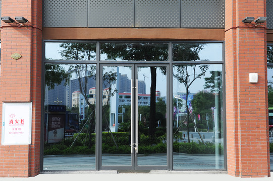 玻璃店面