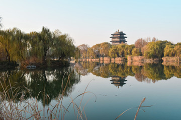 湖水倒影