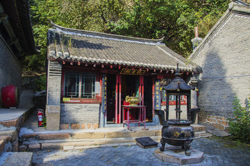千山祖越寺觀音殿與香爐