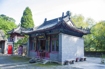 千山祖越寺三洲感應(yīng)殿與鐘樓
