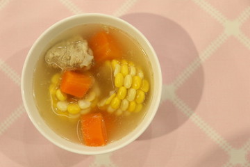 胡蘿卜玉米燉骨湯