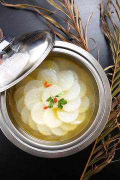 雞湯煨蘿卜