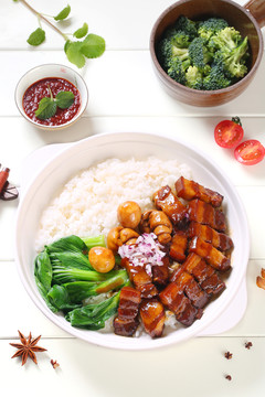 紅燒肉蓋飯拌飯