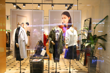 女裝專賣店櫥窗