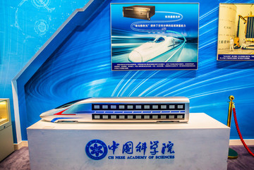 未來(lái)雙層高鐵機(jī)車(chē)概念展覽模型