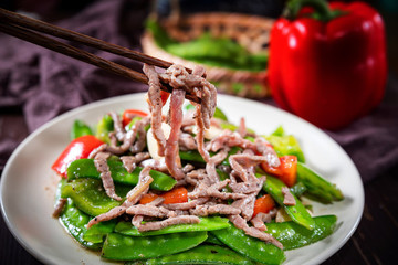 荷蘭豆炒牛柳