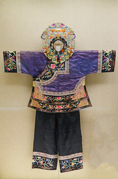 貴州松桃土家族繡花鳥紋女服