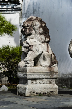 鮑家花園門獅
