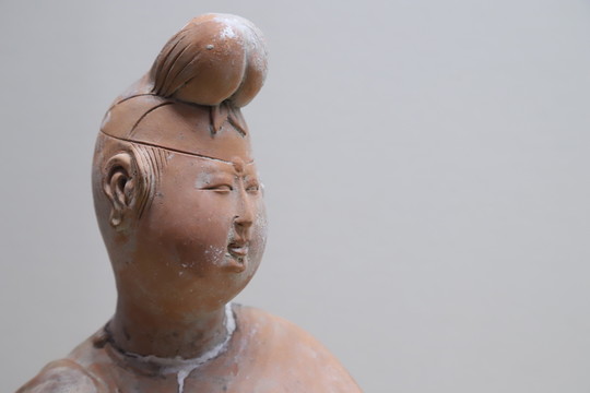 彩繪男裝女立俑