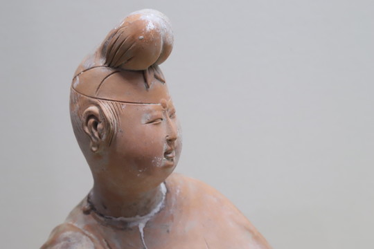 彩繪男裝女立俑