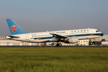 南方航空空客飛機(jī)降落