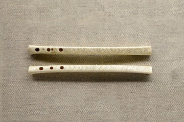 塔什庫(kù)爾干塔吉克族刻花鷹骨笛