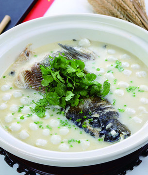 魚頭煲