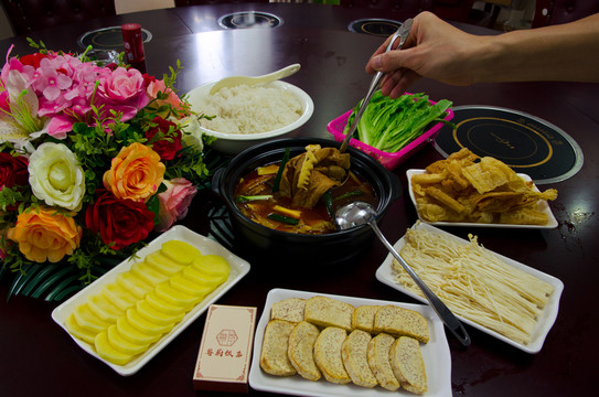 風(fēng)味雜錦大腸煲