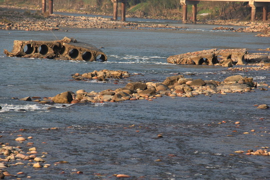 河灘水流
