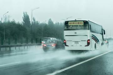 下雨