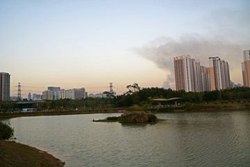 湖畔風(fēng)景
