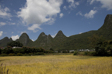 萬(wàn)峰林