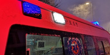 風(fēng)雪中的救護(hù)車(chē)