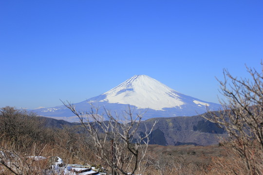 遠(yuǎn)眺日本富士山