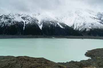 雪山湖泊