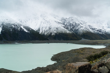 雪山湖泊