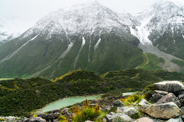 雪山湖泊