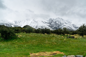 雪山湖泊