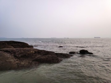 海邊礁石