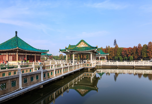 東湖