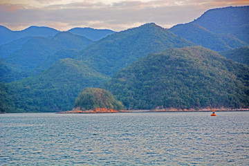 海邊山色