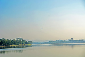 湖畔風(fēng)光